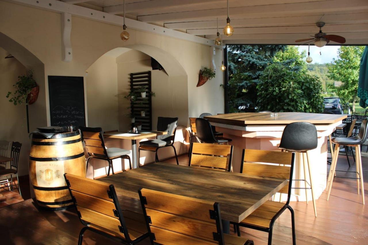 Taverna 1860 Rooms & Apartments Donja Zelina Екстериор снимка