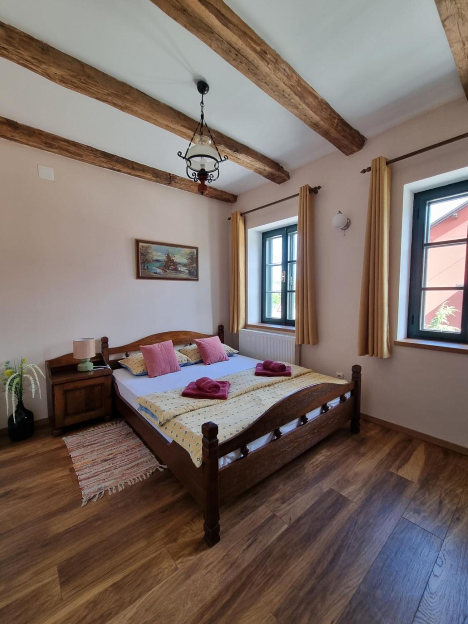 Taverna 1860 Rooms & Apartments Donja Zelina Екстериор снимка