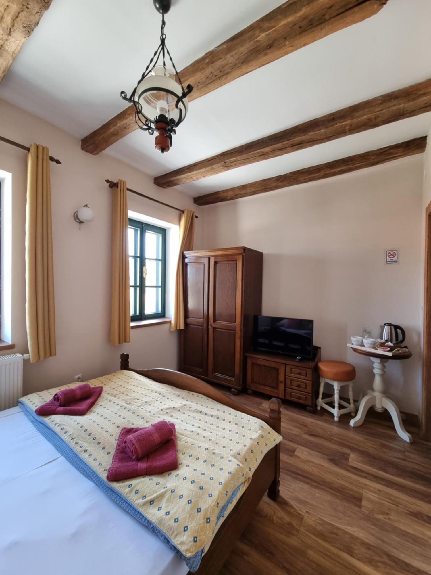 Taverna 1860 Rooms & Apartments Donja Zelina Стая снимка