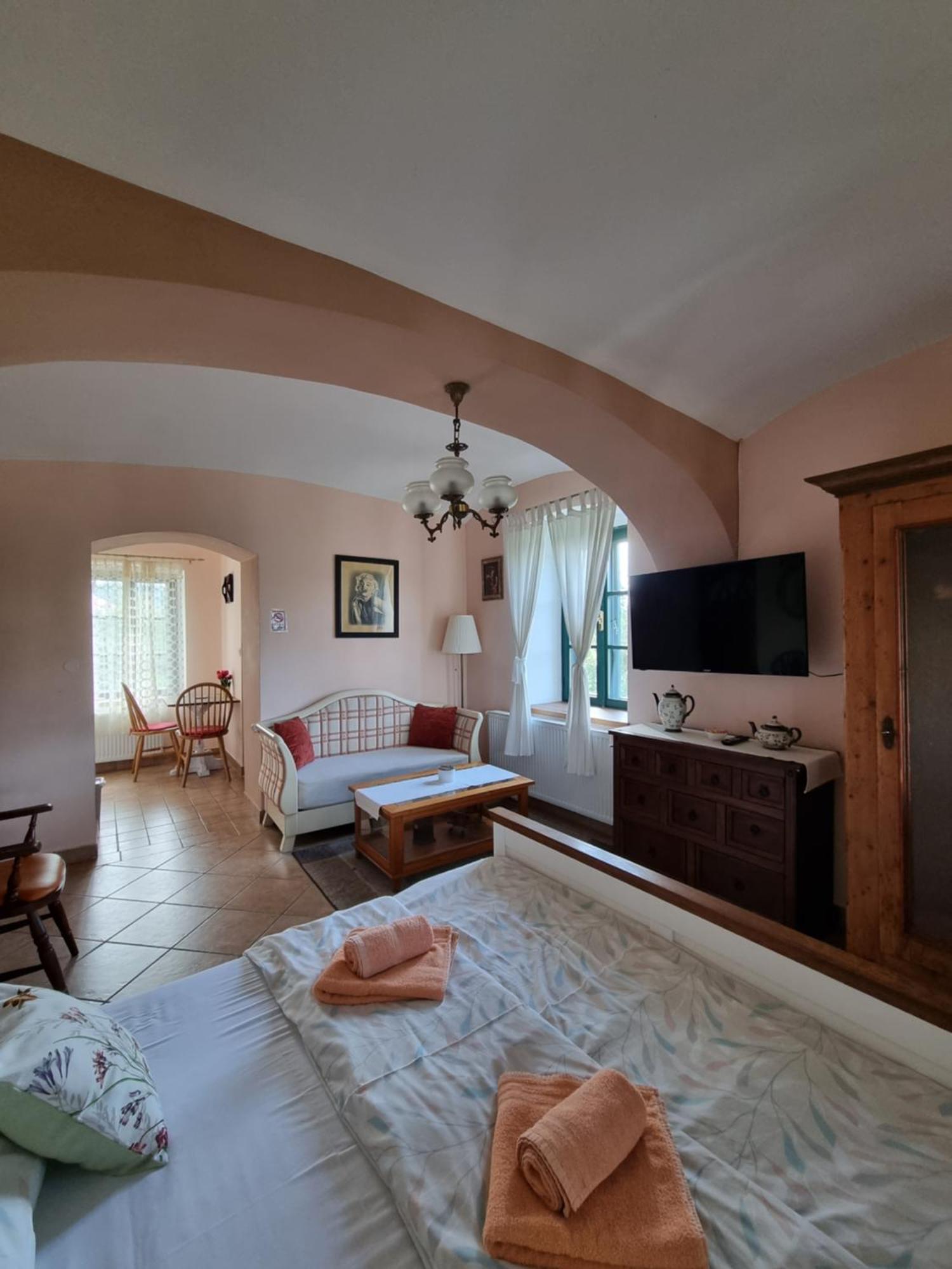 Taverna 1860 Rooms & Apartments Donja Zelina Стая снимка