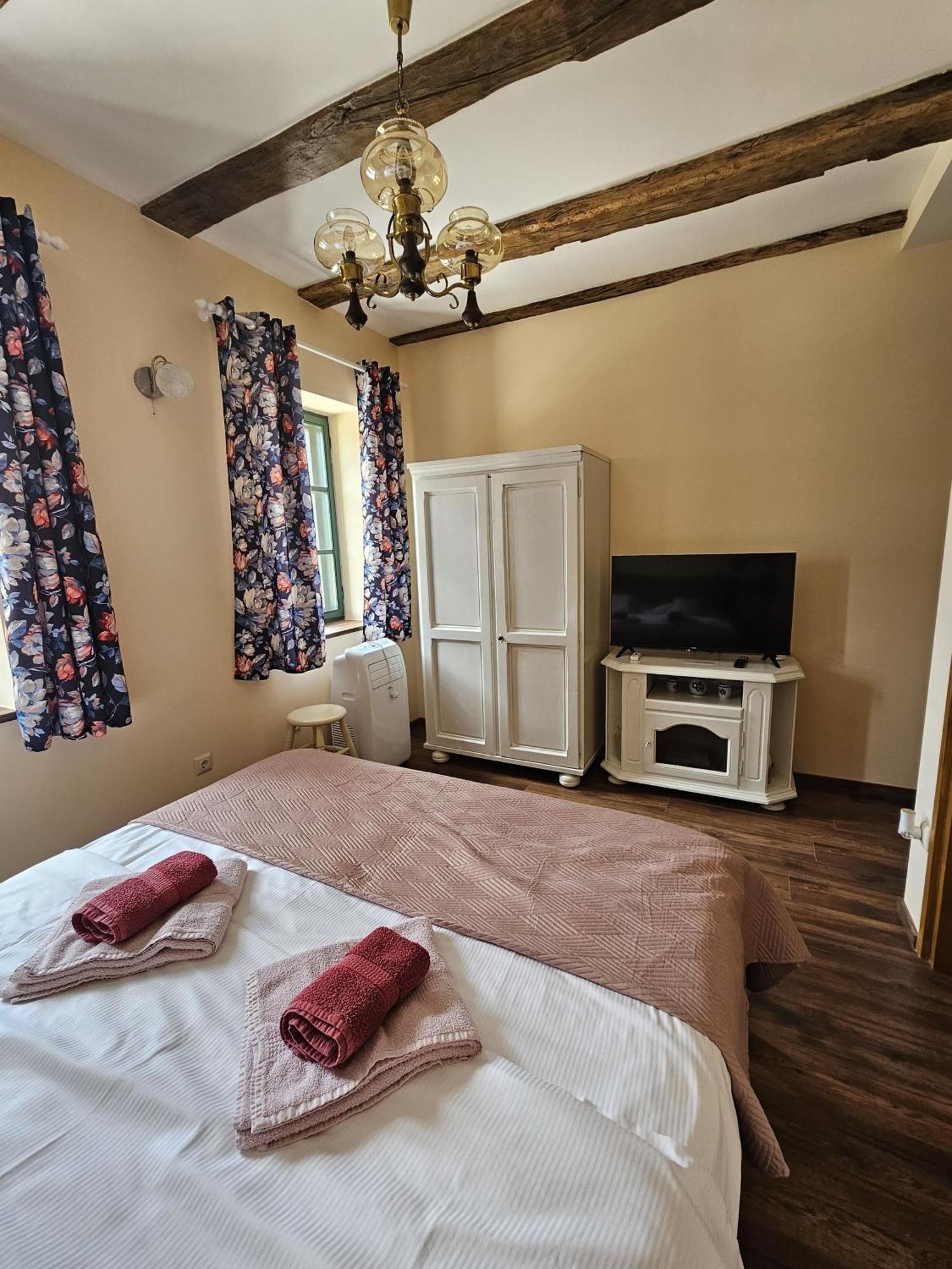 Taverna 1860 Rooms & Apartments Donja Zelina Екстериор снимка