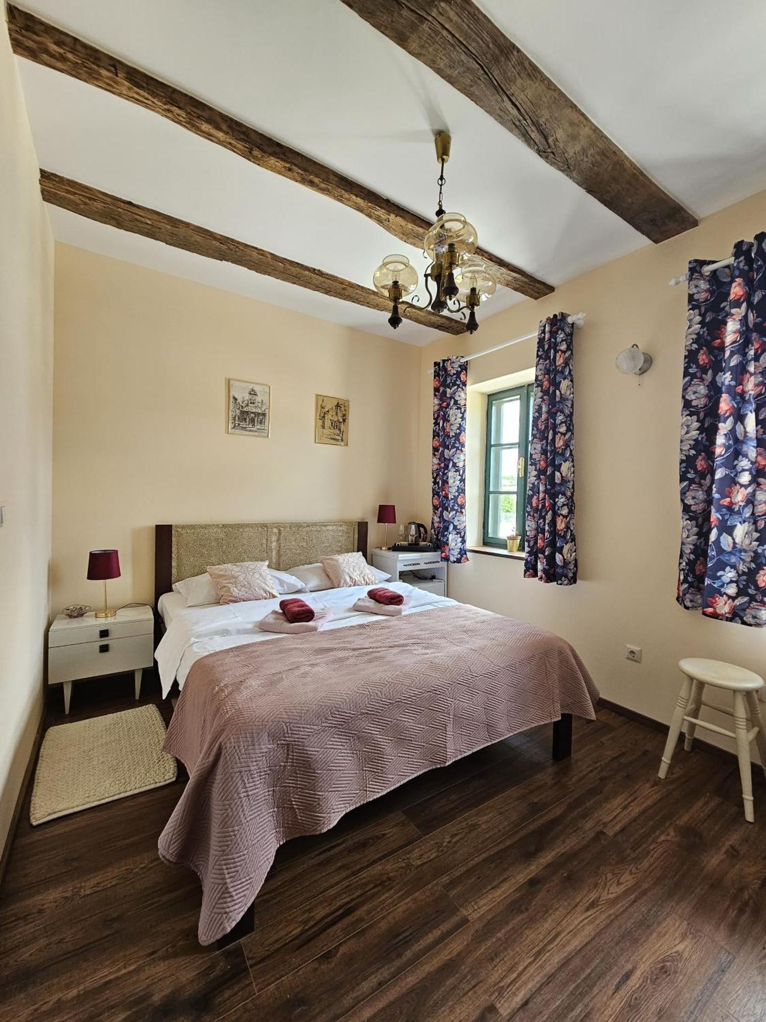 Taverna 1860 Rooms & Apartments Donja Zelina Екстериор снимка